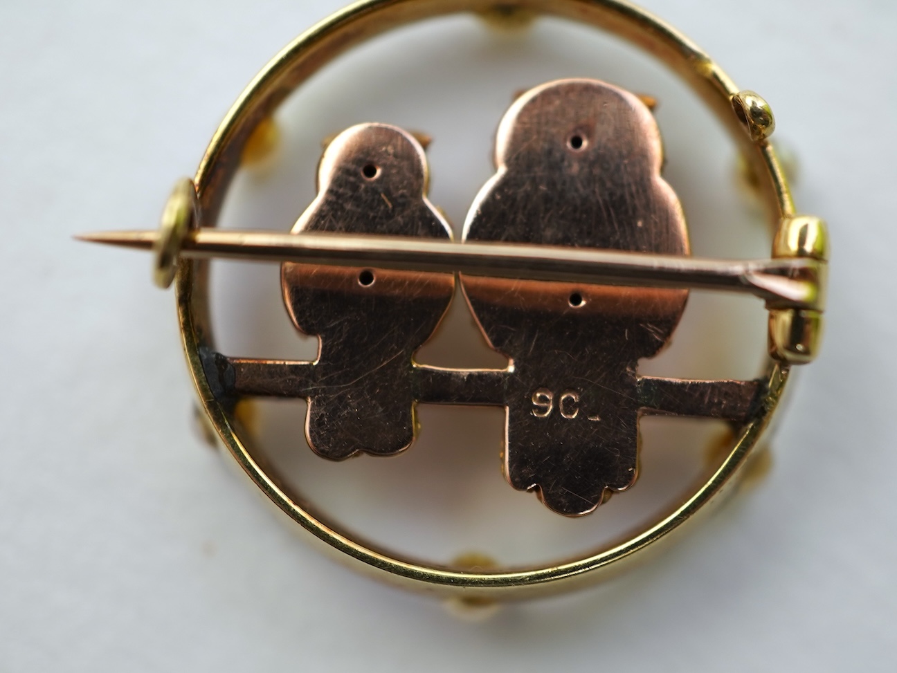 A group of jewellery and two watches